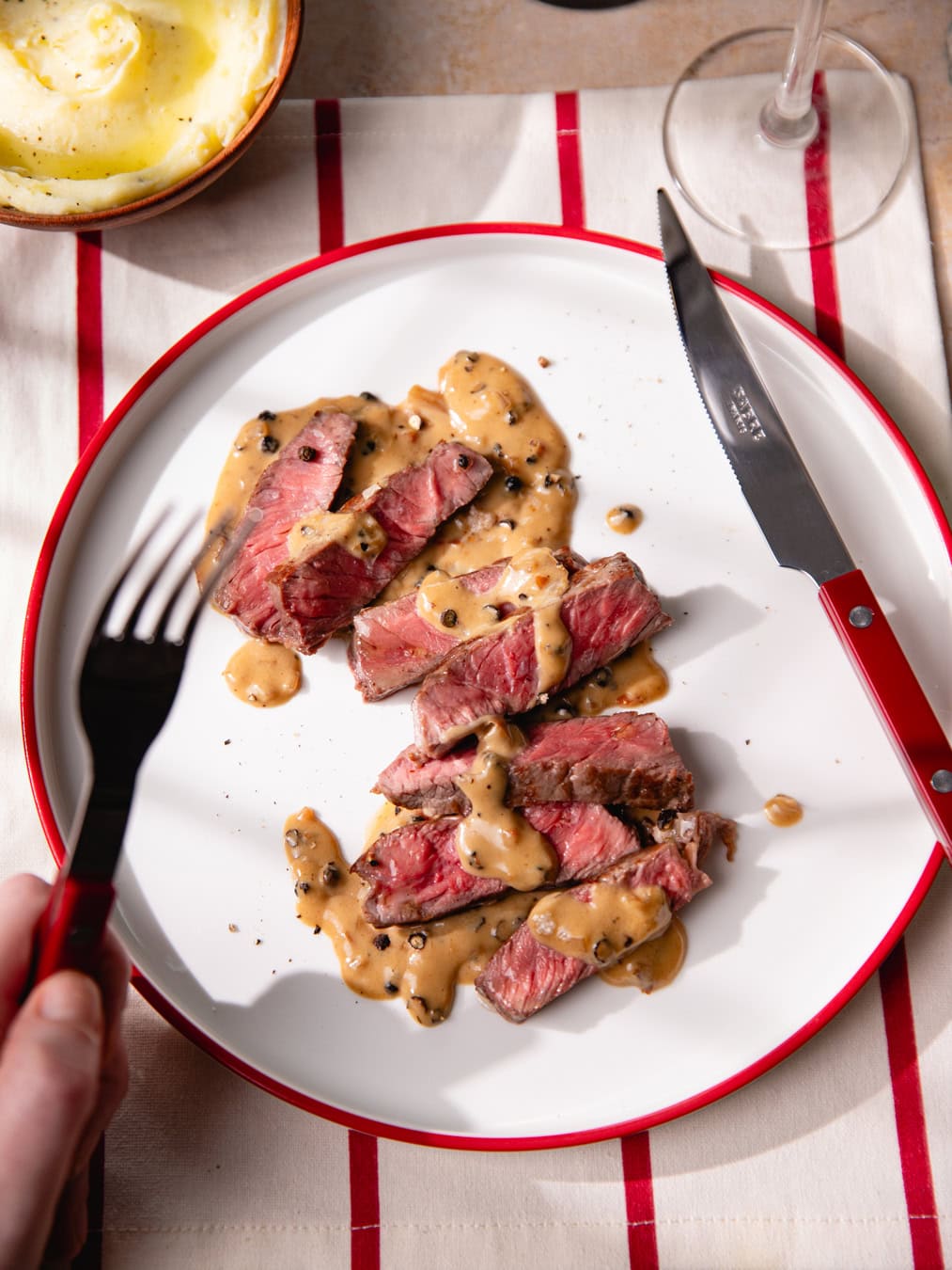 Assiette de steak au poivre maison
