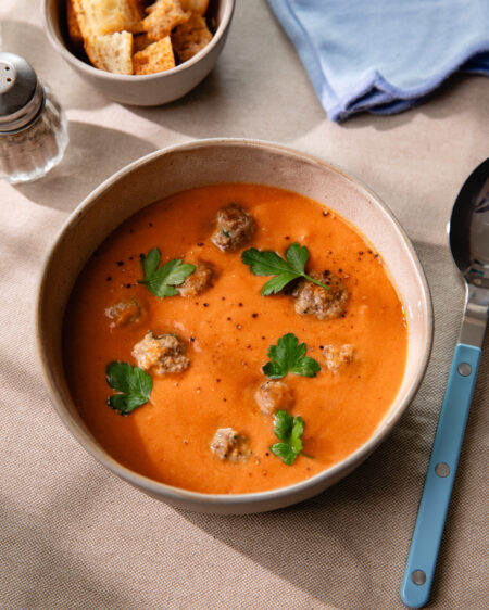 La soupe familiale tomate-boulettes au four qui plaît à tout le monde !