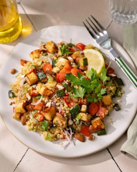 Taboulé méditerranéen au halloumi grillé et légumes rôtis !