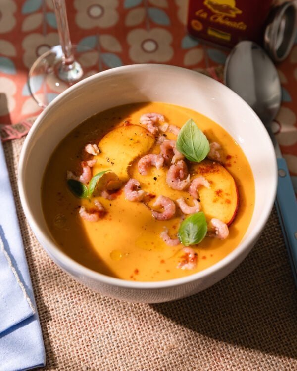 Gaspacho de pêches, une recette estivale pleine de fraîcheur !