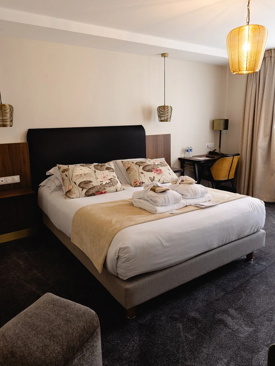 Chambre double de l'hôtel-spa Verte Vallée à Munster